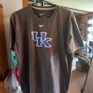 Men’s Nike  M gray University of Kentucky T-shirt notes 15 final 4s on back.